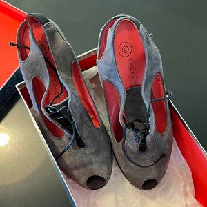 NEVER WORN Pas De Rouge Women's Suede shoes size 37